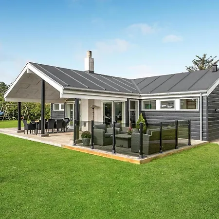 Дом отдыха Hjorring With Fireplace 02