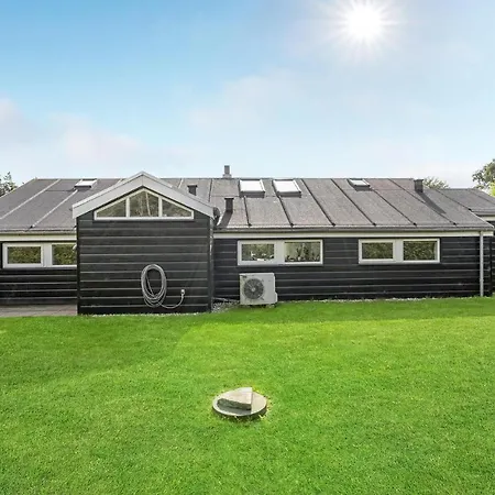 Дом отдыха Hjorring With Fireplace 02 *