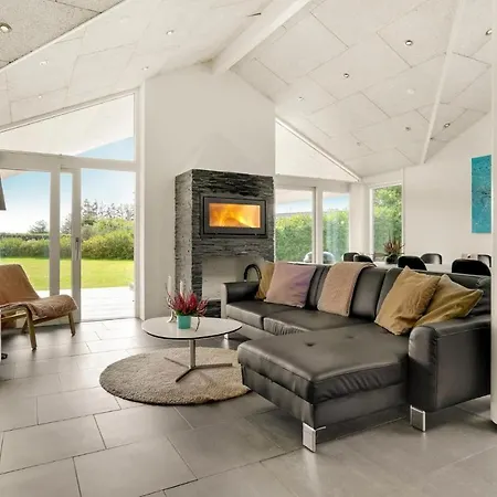 Hjorring With Fireplace 02 Йёрринг