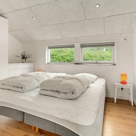 Hjorring With Fireplace 02 Дом отдыха Йёрринг