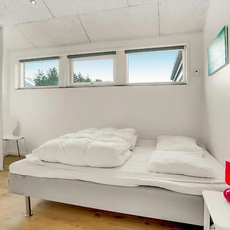 Hjorring With Fireplace 02 Йёрринг