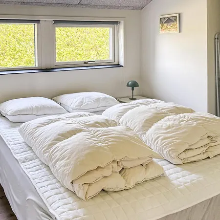 Lovely Home In Hjorring With Kitchen Tatil Evi