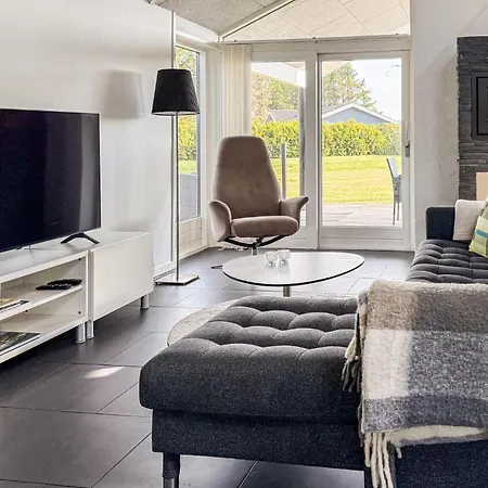 Lovely Home In Hjorring With Kitchen Tatil Evi *